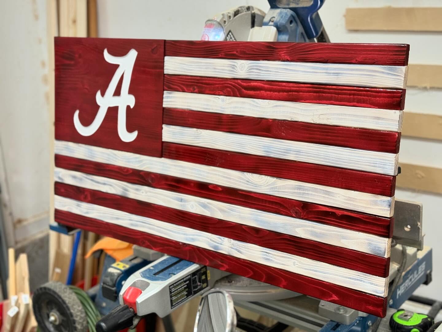 Alabama wooden flag, right-angle view